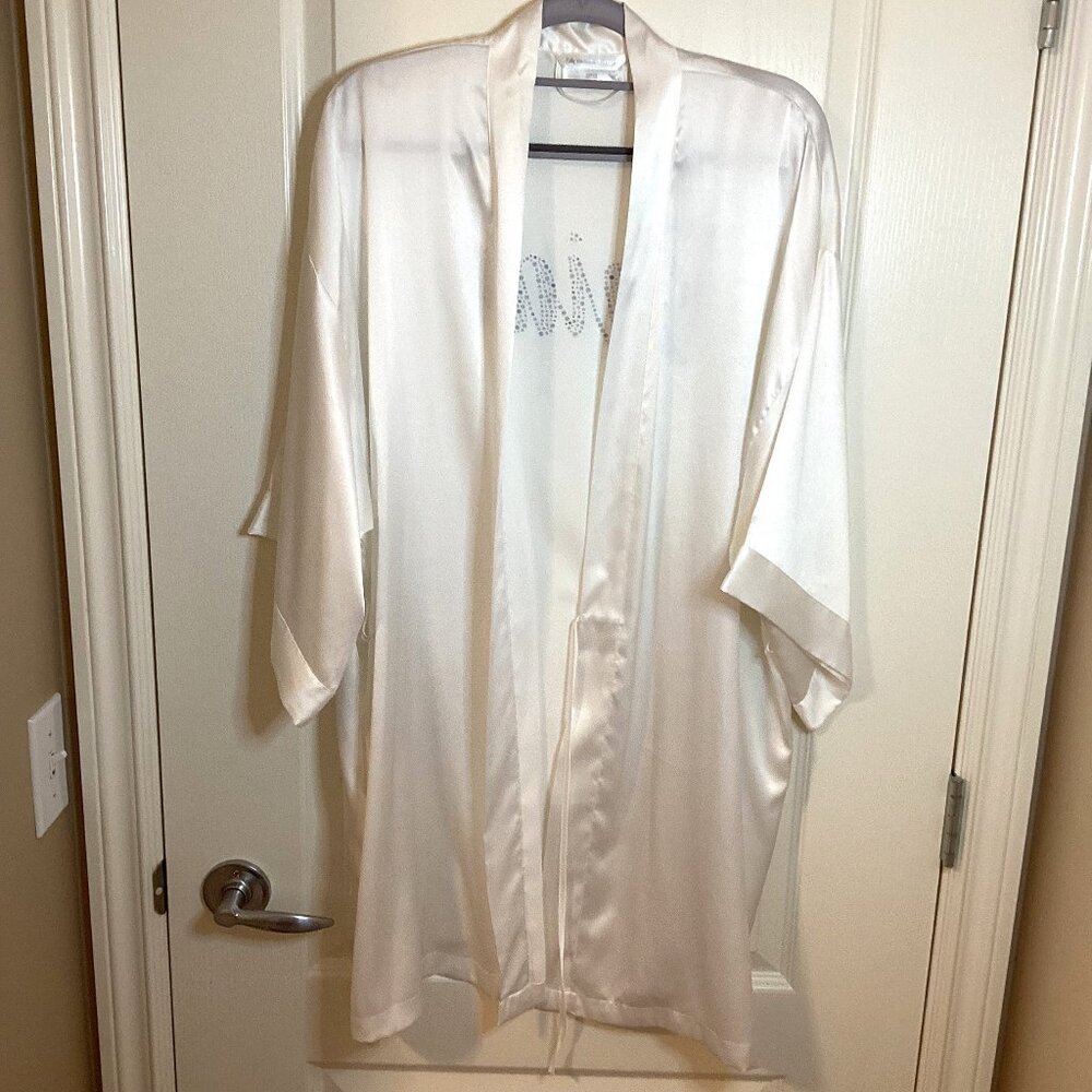 Victoria Secret 'I do' Women's White Silky Brides Bathrobe Wedding Short Robe - Picture 2 of 8